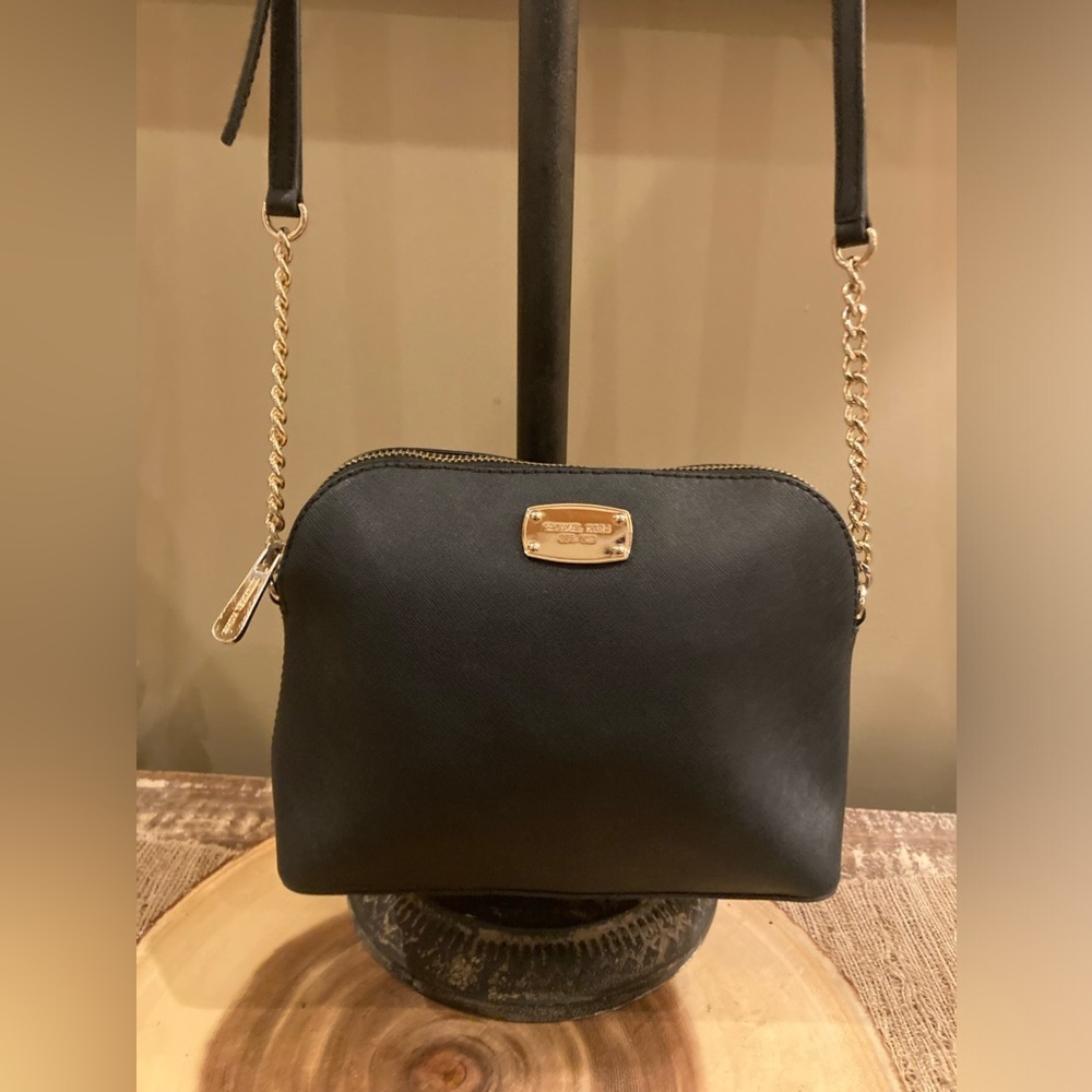 Michael Kors Cindy Black Dome Saffiano Leather Chain Crossbody Bag Gold‎ Zip